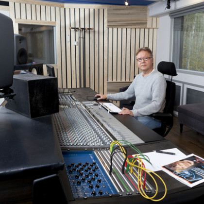 Risto Hemmi Finnvoxin B-studiolla ©Tommi Posa / Riffi