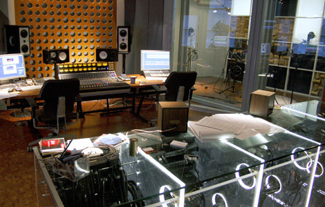 Asikaisen studiossa on tilaa ©Pekka Nurmi